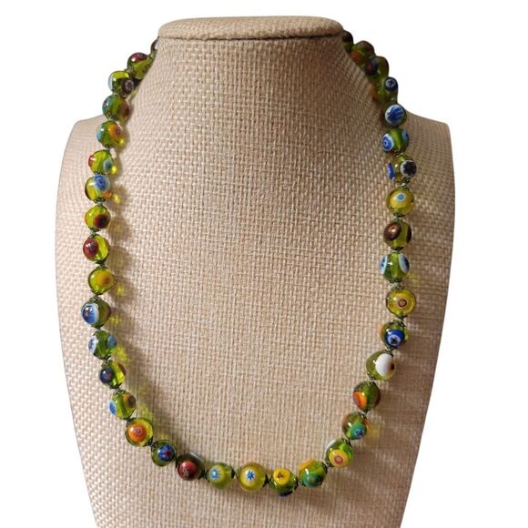 Green Glass Beaded Neacklace - Picture 2 of 6